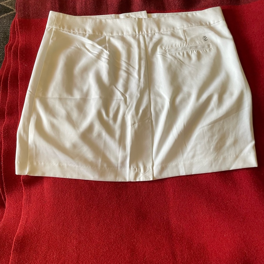 Izod White Skorts Classic Design 14